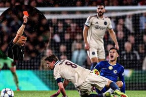 米兰体育中国官网-国际比赛日欧冠传出新动向，阿贾克斯扳平良机，管理层表态：赛场秩序良好，控场能力受关注的简单介绍-米兰体育中国官网