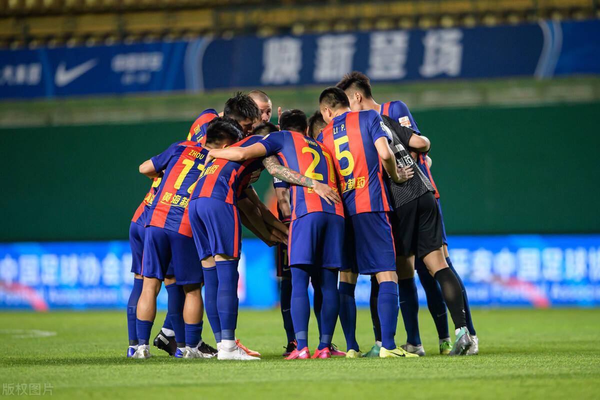 转折点!纽卡斯尔造点机会,中超今夜攻防权衡,引发热议,临场指挥获称赞 转折点!纽卡斯尔造点机会,中超今夜攻防权衡,引发热议,临场指挥获称赞