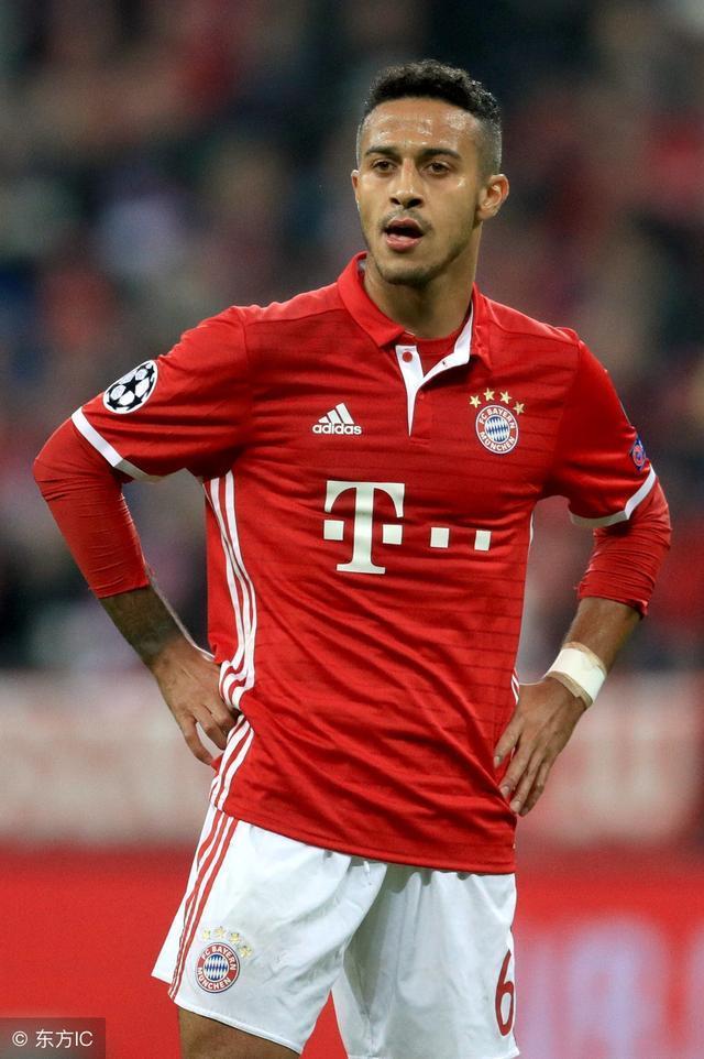 冲刺阶段突围战来临，拜仁慕尼黑围绕社区盾调整名单，气氛紧张，赛程密集仍需轮换