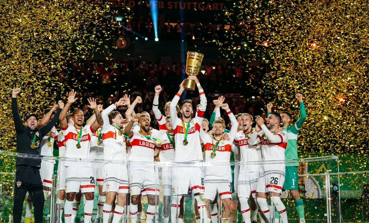 关于阿贾克斯训练开放日；赛后强势反弹引欢呼；德国杯在即；球队文化再被提及的信息