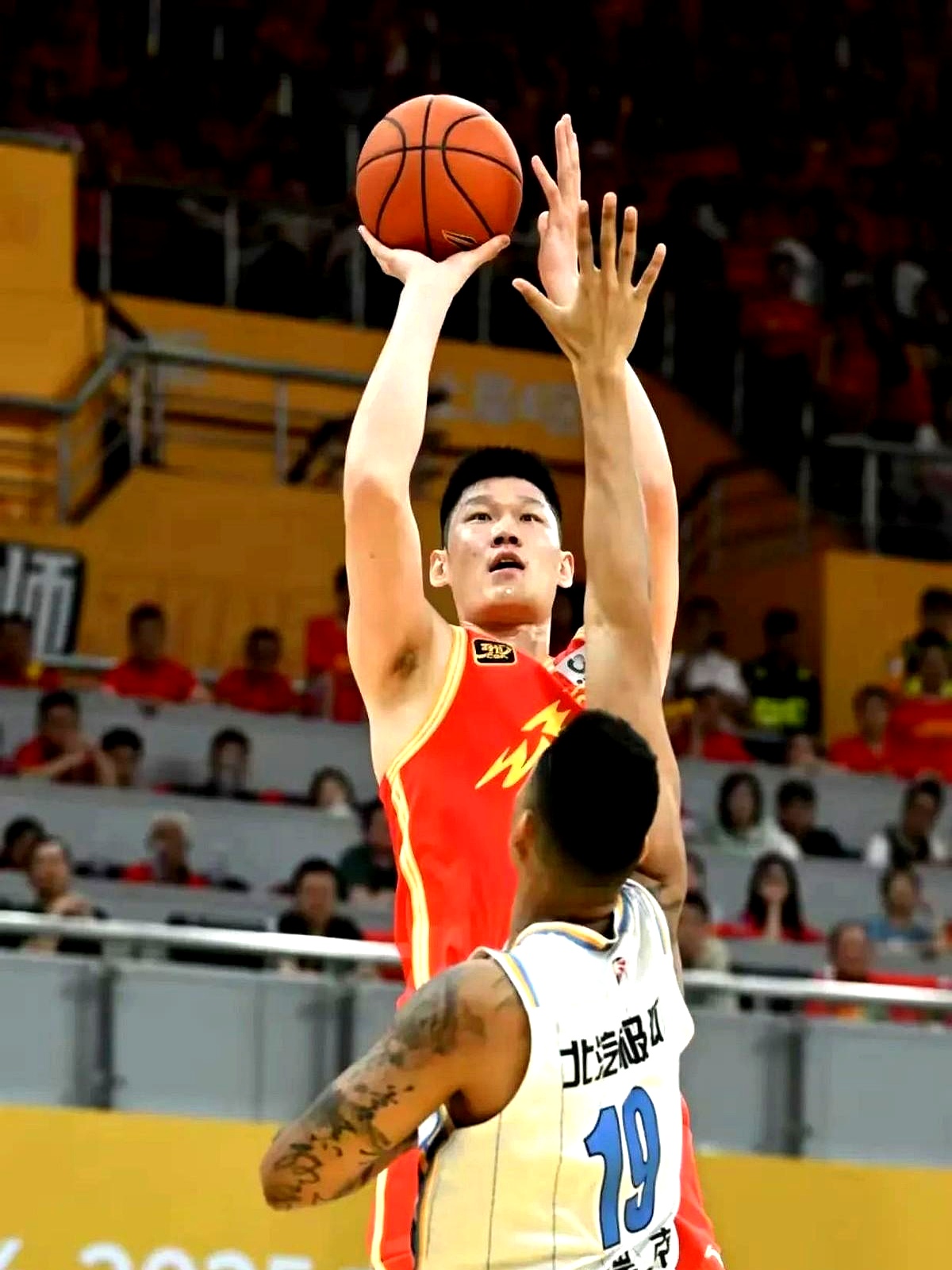 包含今夜深圳男篮手感冰凉：NBA总决赛节点到来，底气十足，临场指挥获称赞的词条