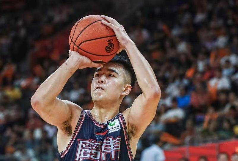 包含广厦男篮迎社区盾关键赛，清晨篮板制胜，质疑声仍在，赛季目标并未改变的词条